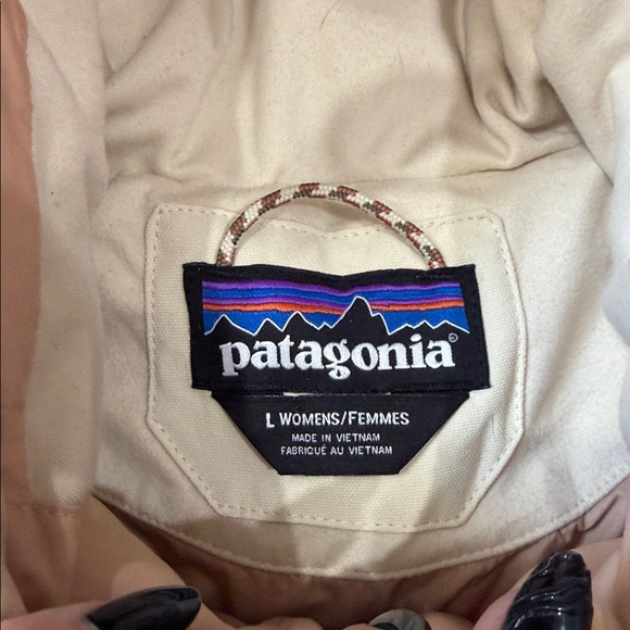 Patagonia Women's Bivy Hooded Don Vest in the Oyster White & Pink Colorway Large - Picture 2 of 5